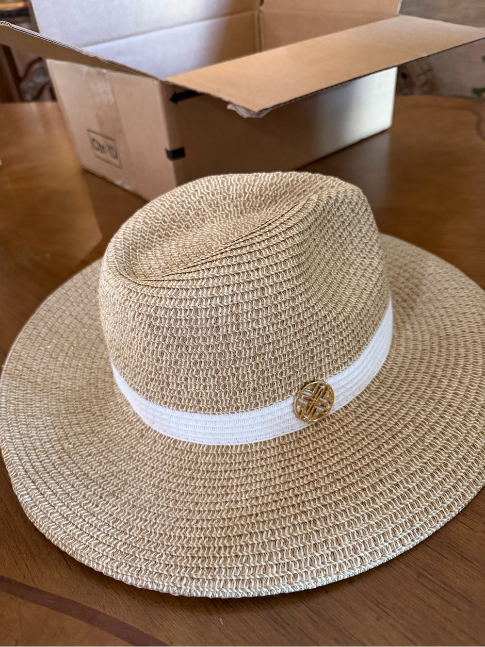 Lilly Pulitzer Straw Sun Hat with White Band and Gold Accent M/L new